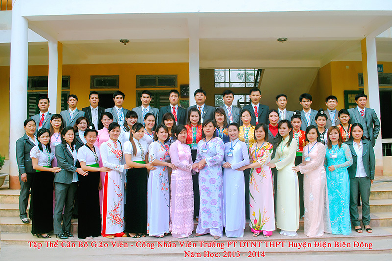 Tập thể cán bộ, giáo viên, nhân viên năm học 2013-2014